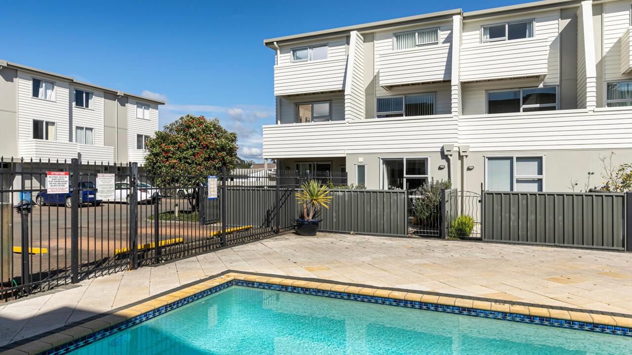 14/3 Riverside Road, Orewa