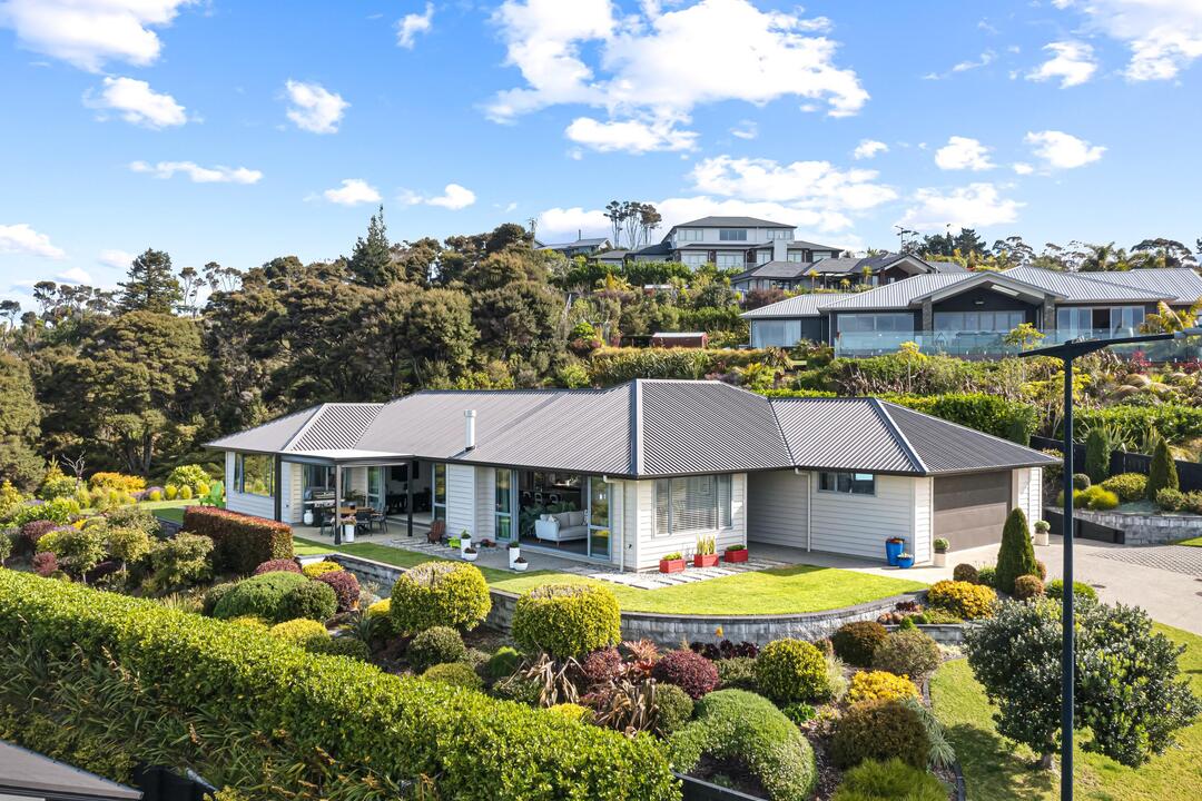 8 Woodridge Drive, Stanmore Bay