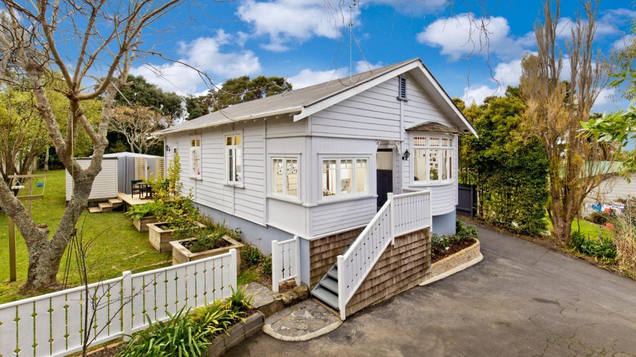 Bungalow Beauty In Garden Sanctuary 524a Whangaparaoa Road Stanmore Bay Bayleys Realty Group