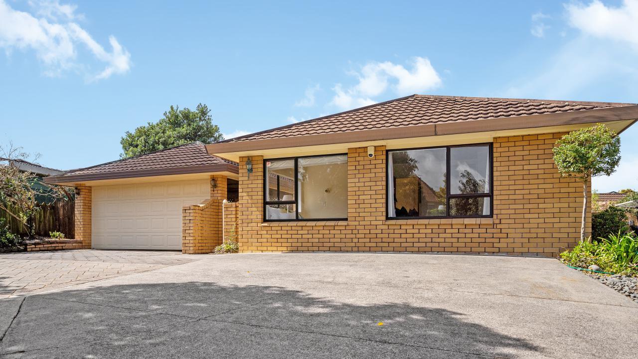 3 Voltaire Court, Botany Downs