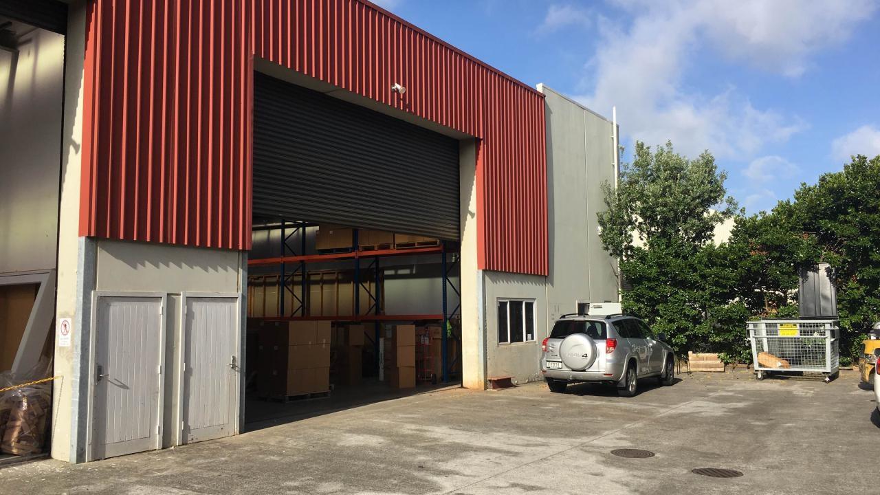 Clear span, high stud industrial - 370sqm - East Tamaki | Bayleys Real