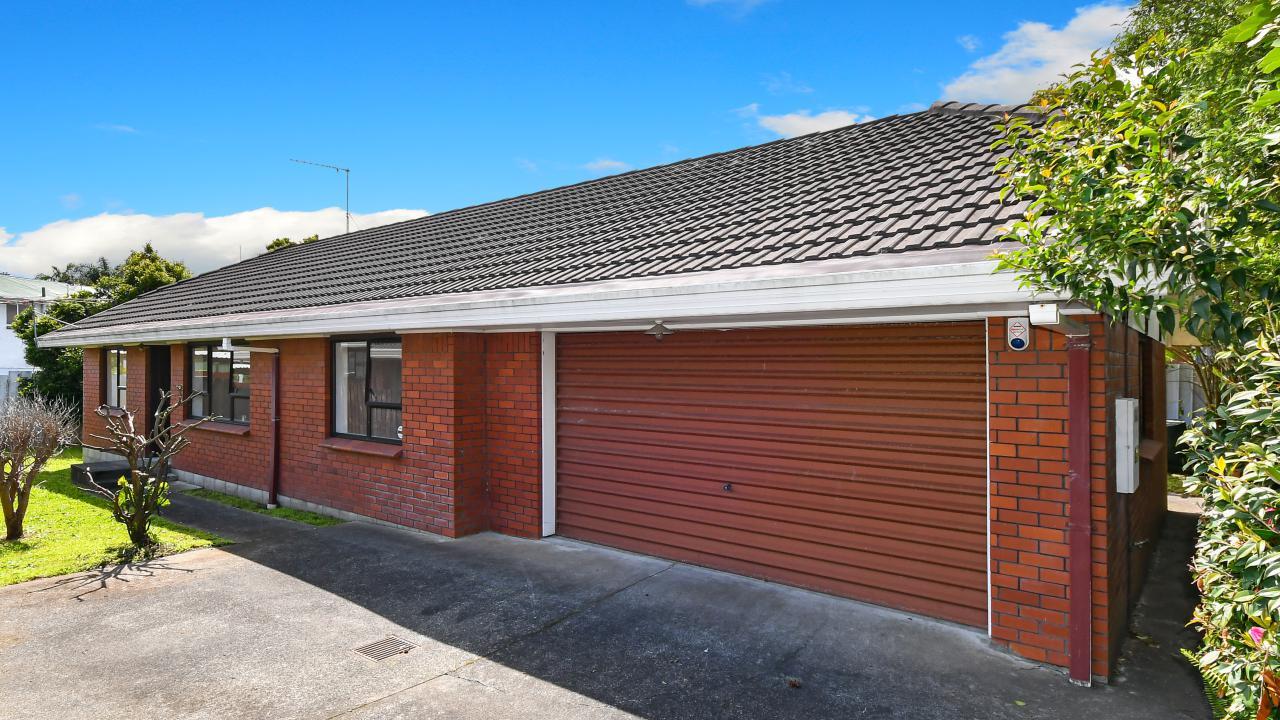 2/18 Ray Small Drive, Papakura