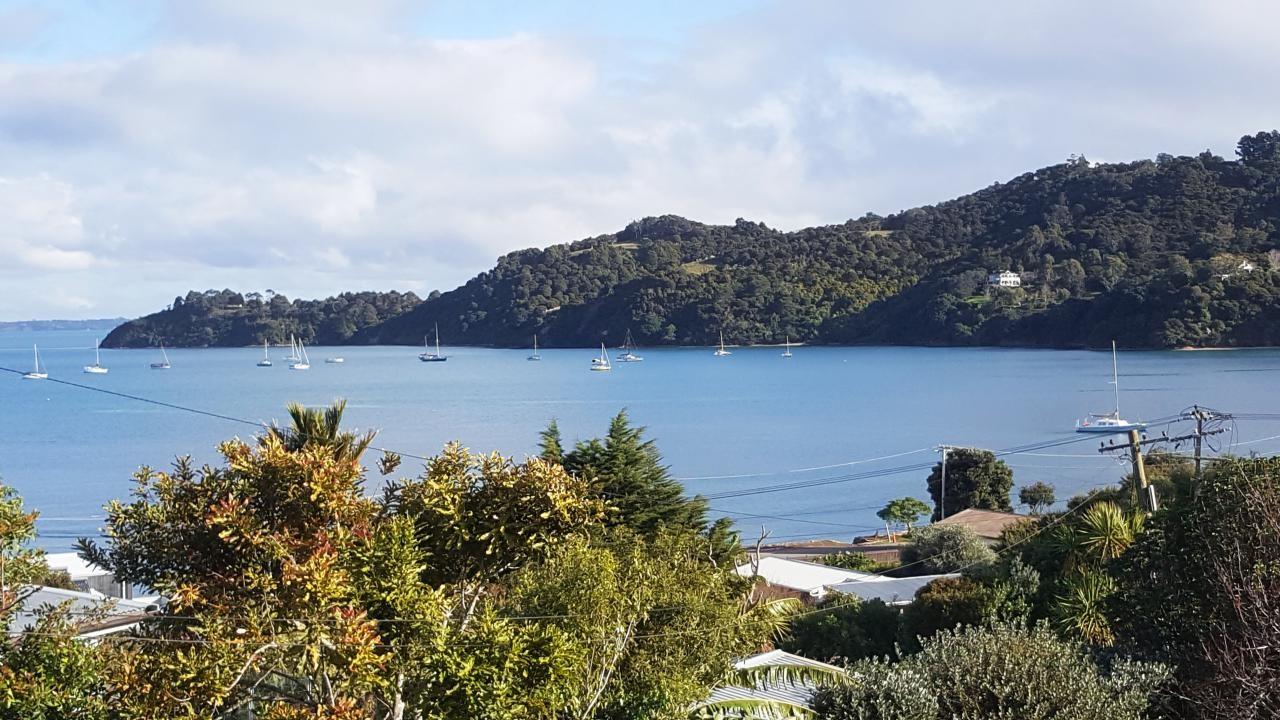 Prime Oneroa location, close bay views - 40 Kiwi Street, Oneroa ...