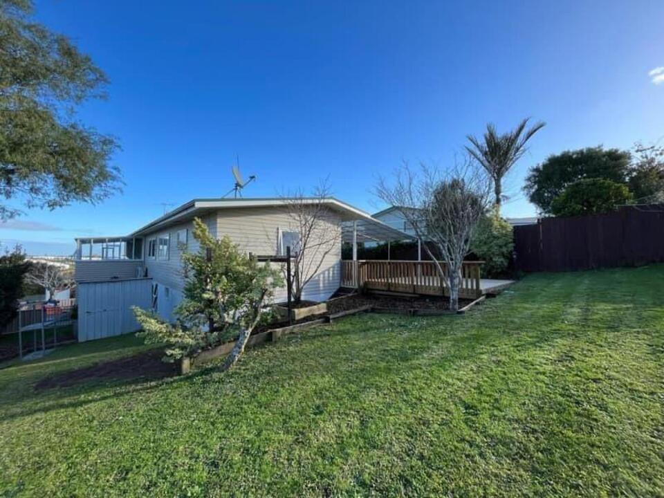 9 Ellesmere Crescent , Pakuranga Heights