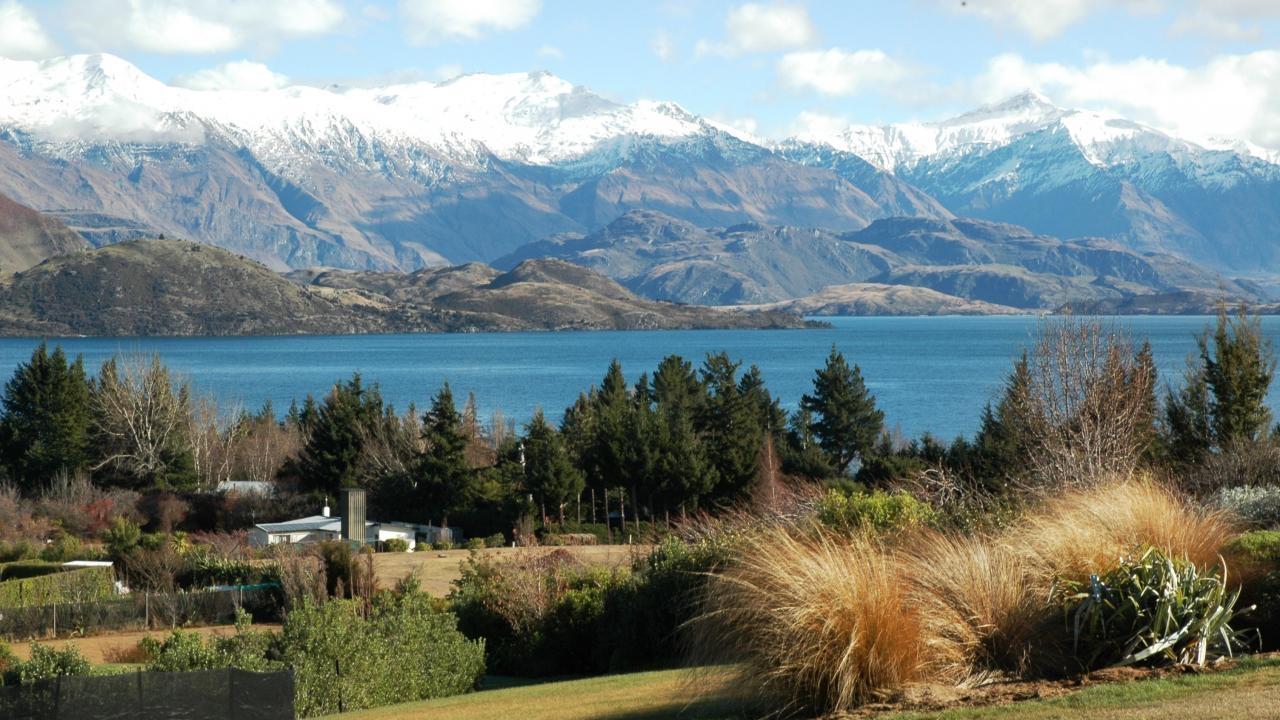 Sweeping lake and mountain views - 17 Ridgecrest, Wanaka, Wanaka | Mat