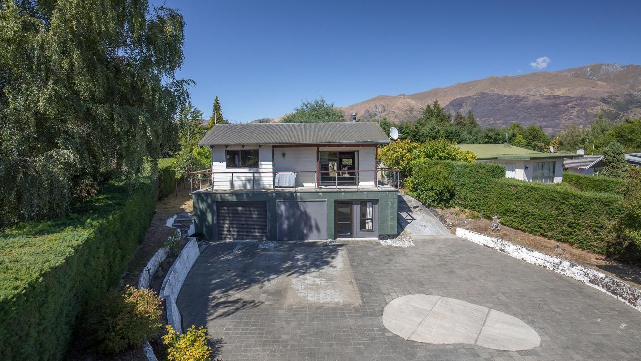 8 Collins Street, Wanaka