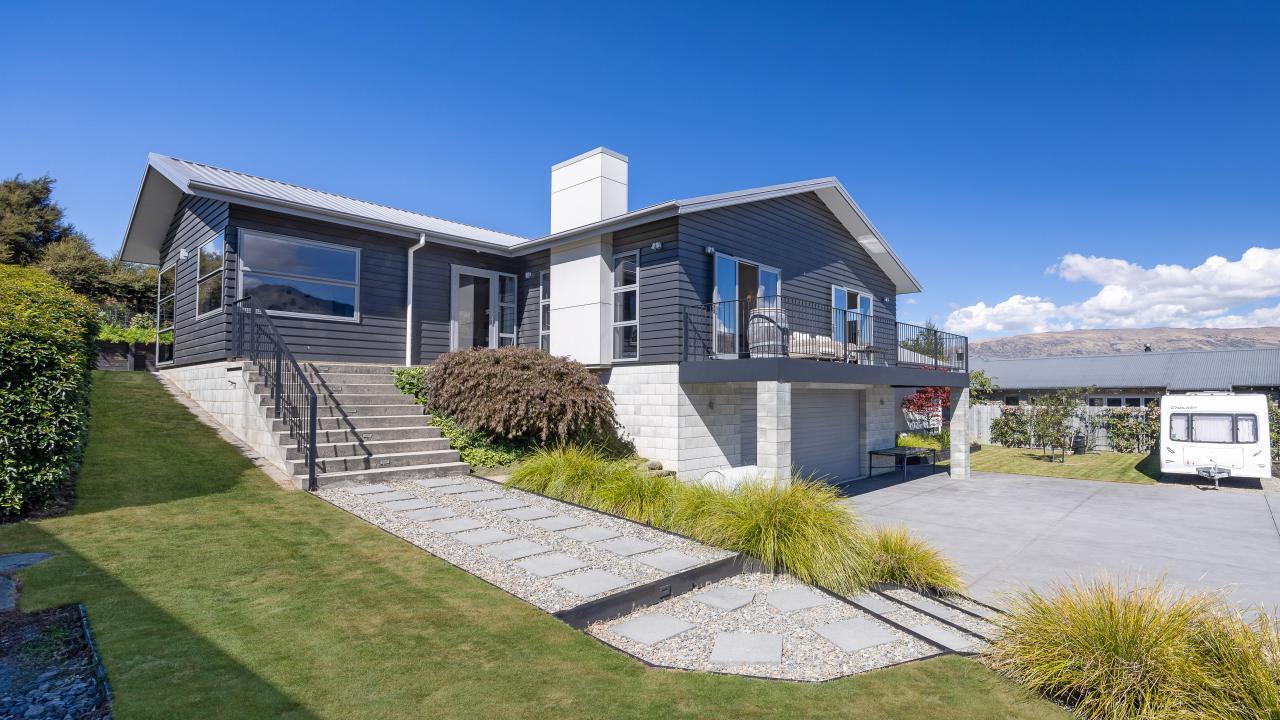 Family heaven on Bevan - 16 Bevan Place, Wanaka | Mat Andrews Real ...