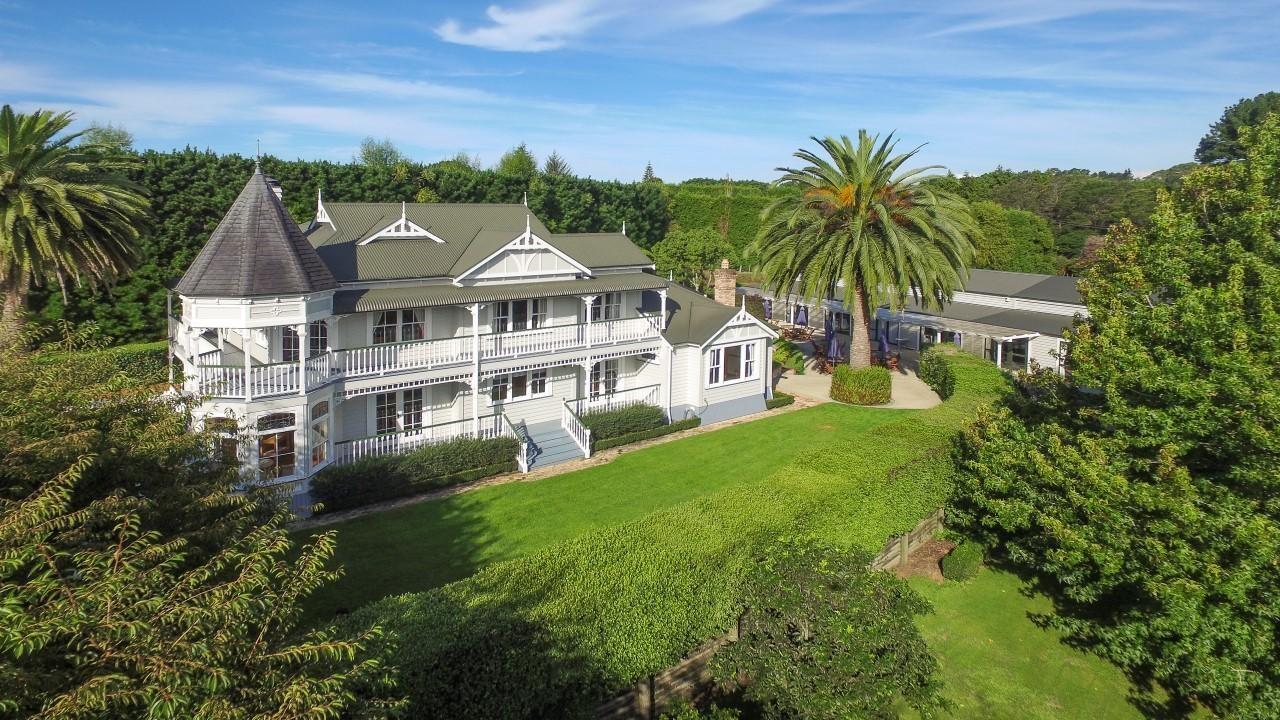 Luxurious Lodge And Successful Event Venue - 2A Loop Road, Te Puna ...