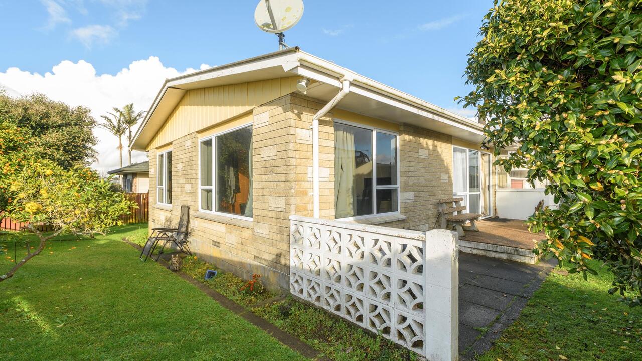 24b Hall Road, Matua