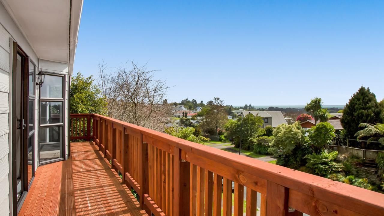 10 Lindaver Grove, Merrilands