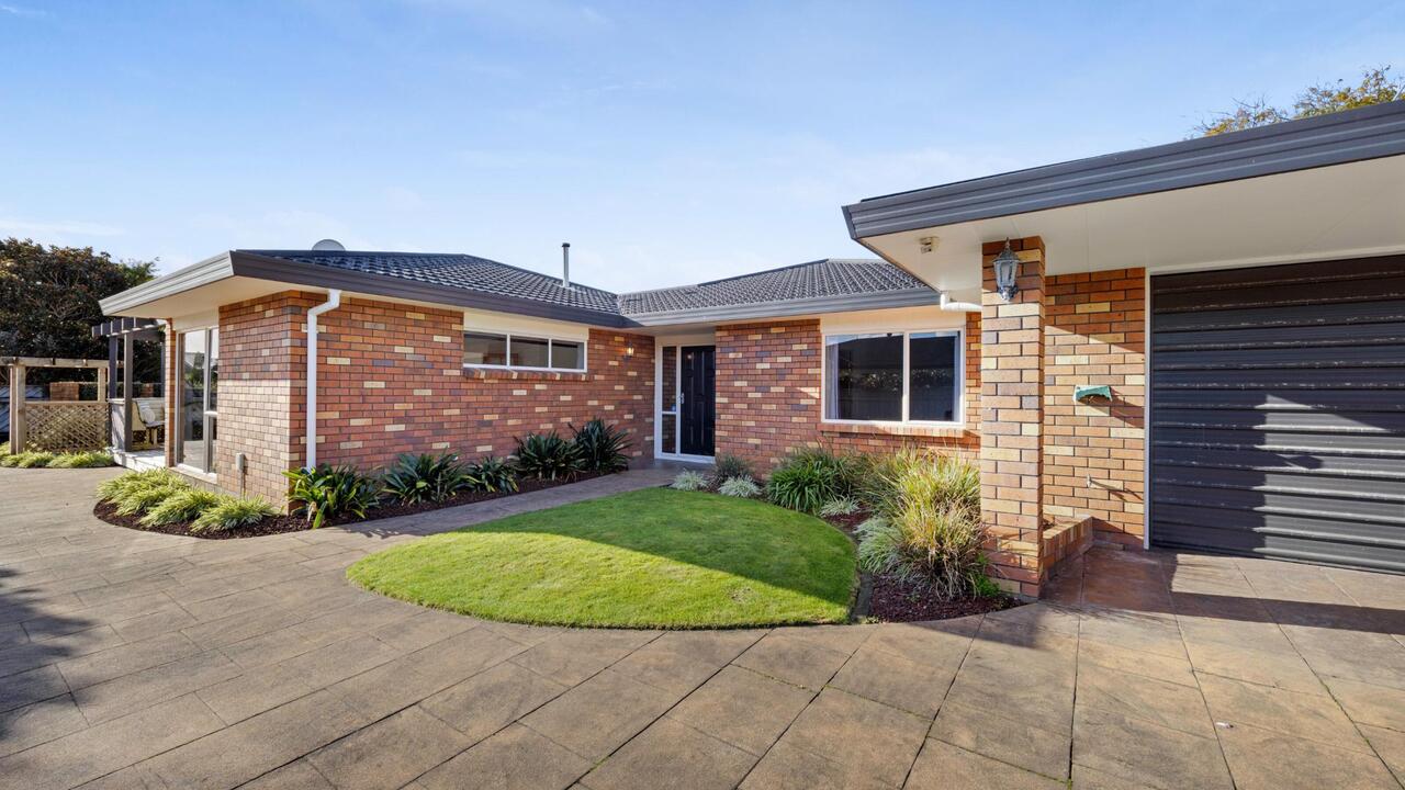 17D Kinross Drive, Merrilands