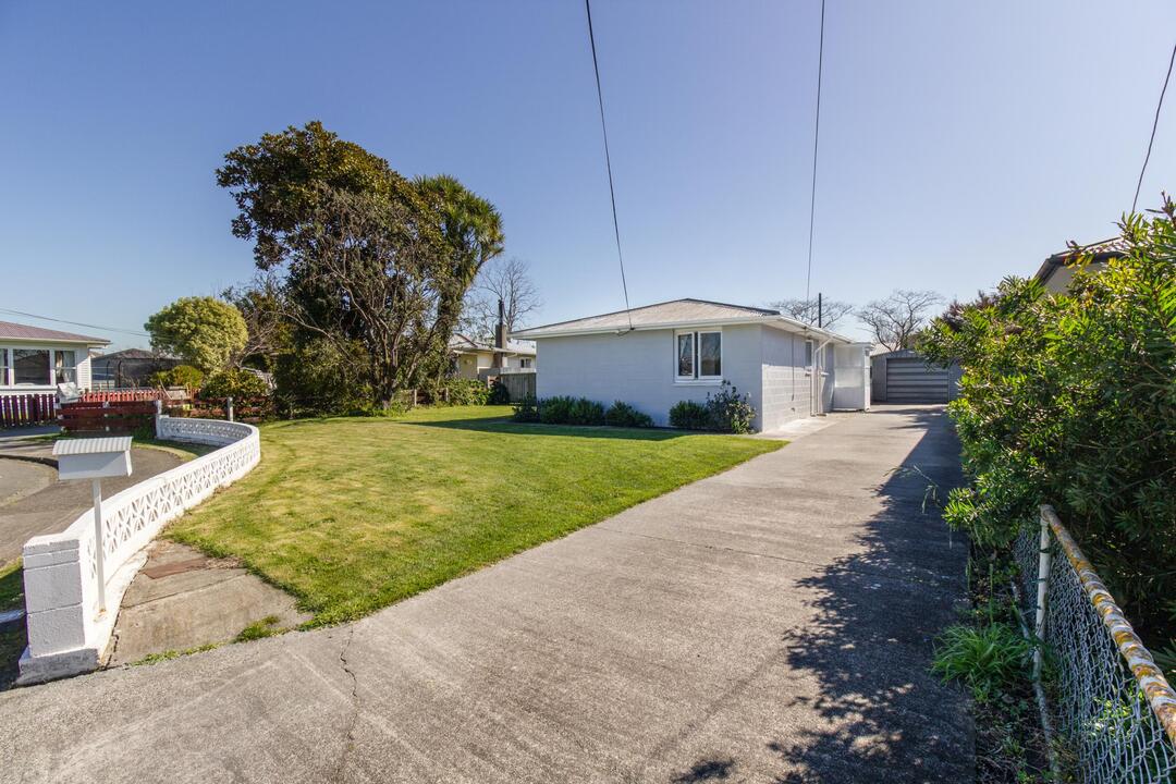 233 Lumsden Place, Akina