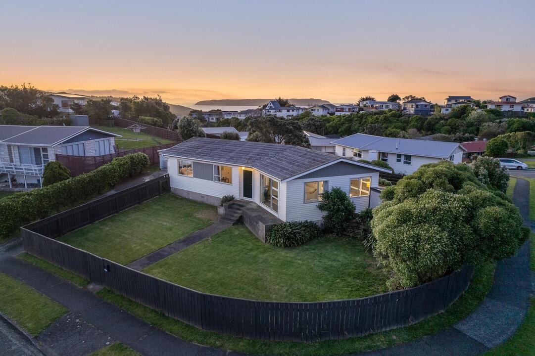 2 Pennant Grove, Titahi Bay