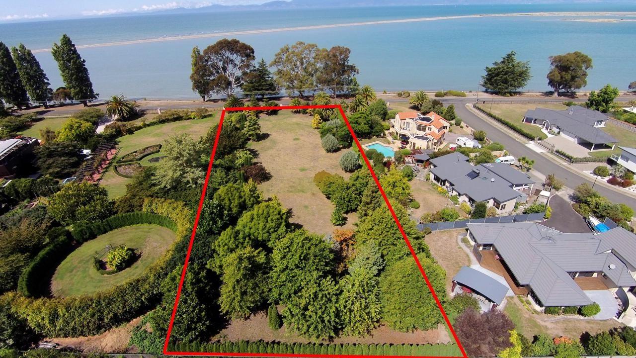 WATERFRONT SECTION BECKONS 65 Motueka Quay, Motueka Vining Realty Ltd