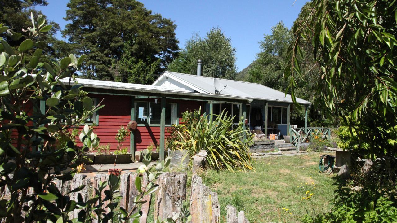 Country Cottage With River Boundary 29 Moonlight Road Glenhope