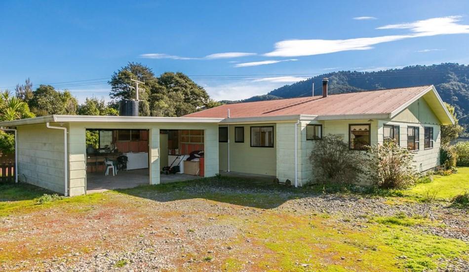 Immediate Possession Available 1058 Queen Charlotte Drive, Linkwater