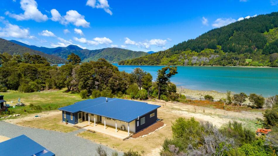 Beachfront and brand new - 2710 Kaiuma Bay Road, Kaiuma ...