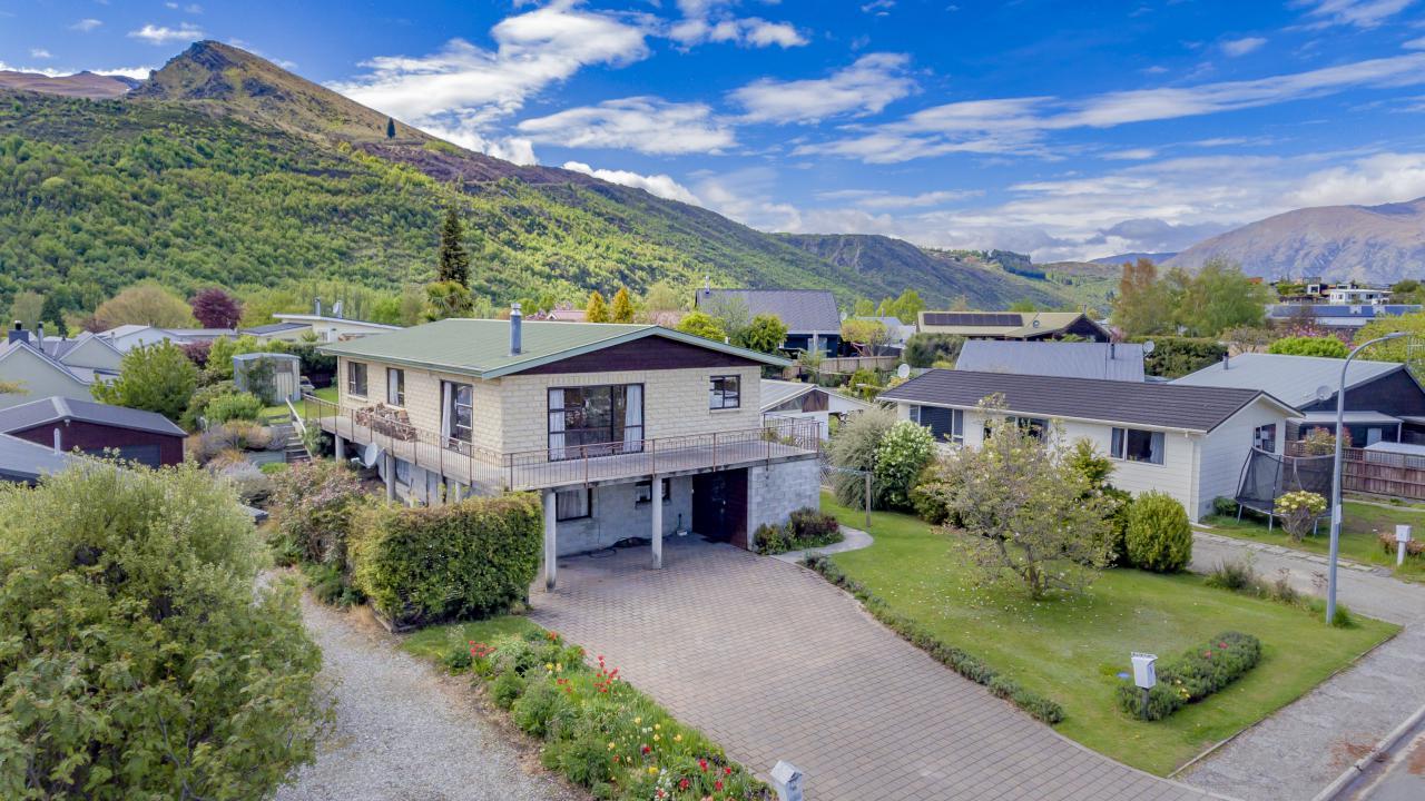 5 and 5A Hood Crescent, Arrowtown