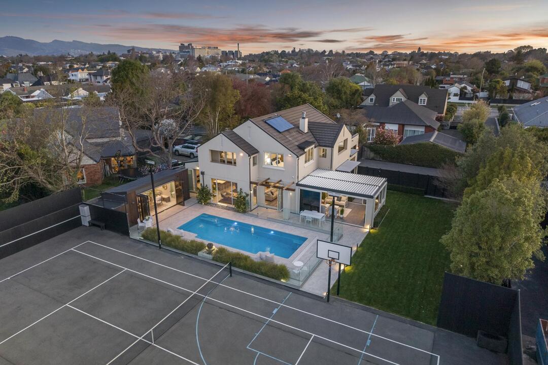 90 Memorial Avenue, Fendalton