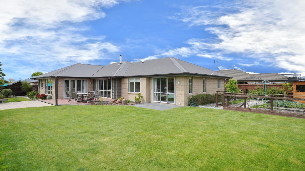 Make this yours for Christmas - 5 Oak Tree Lane, Rangiora 